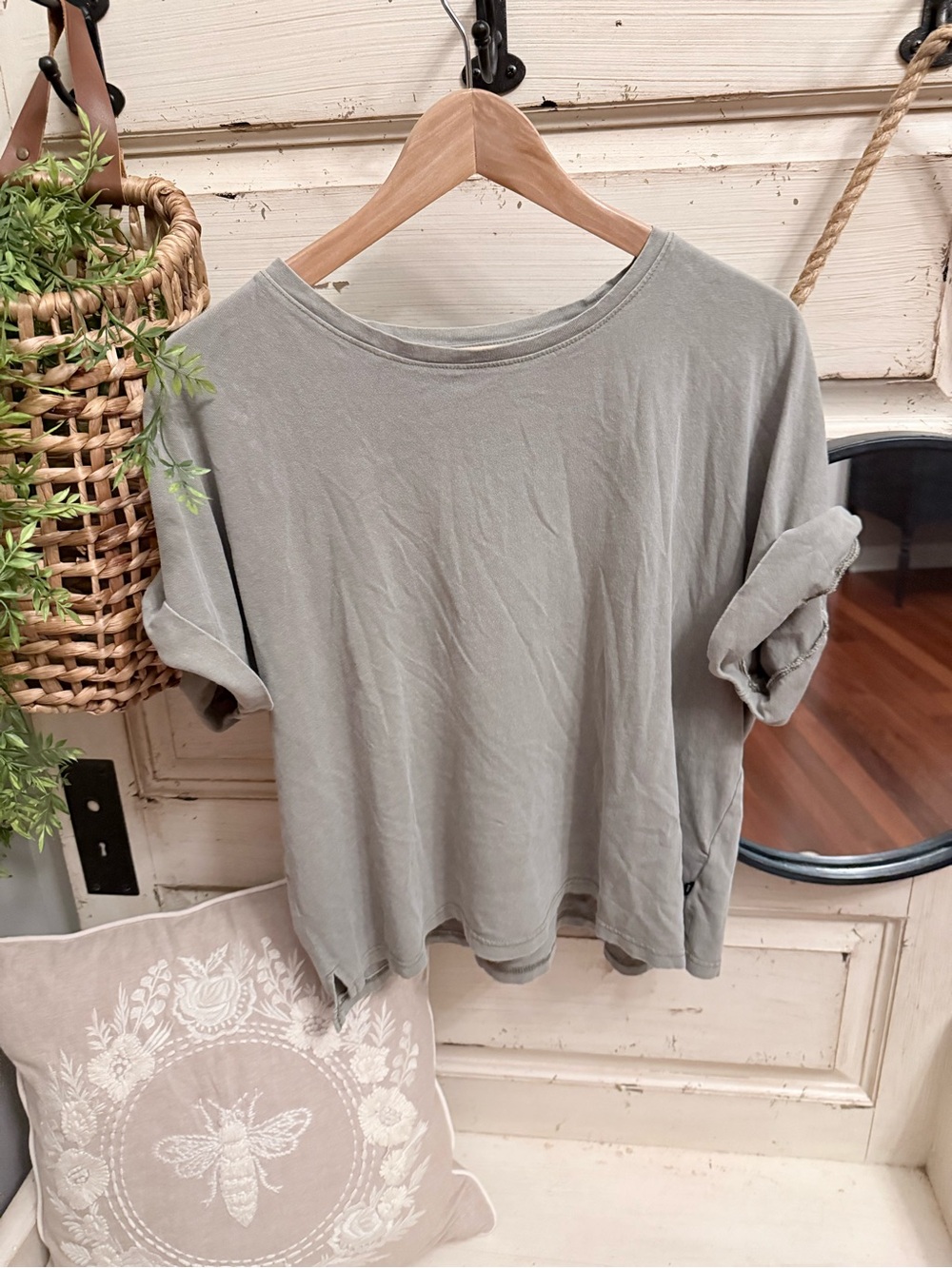 GAP Short-Sleeve Crew Tee in Sage Green